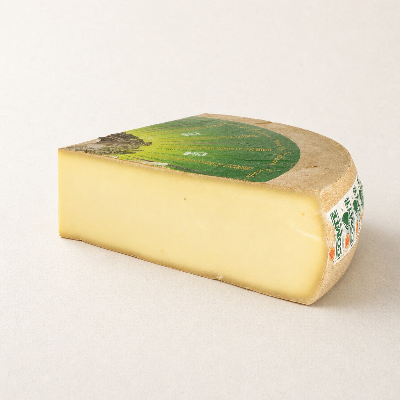Comté Cyclamen AOP, 4 Monate gereift – Viertel-Laib auf Sandbühne