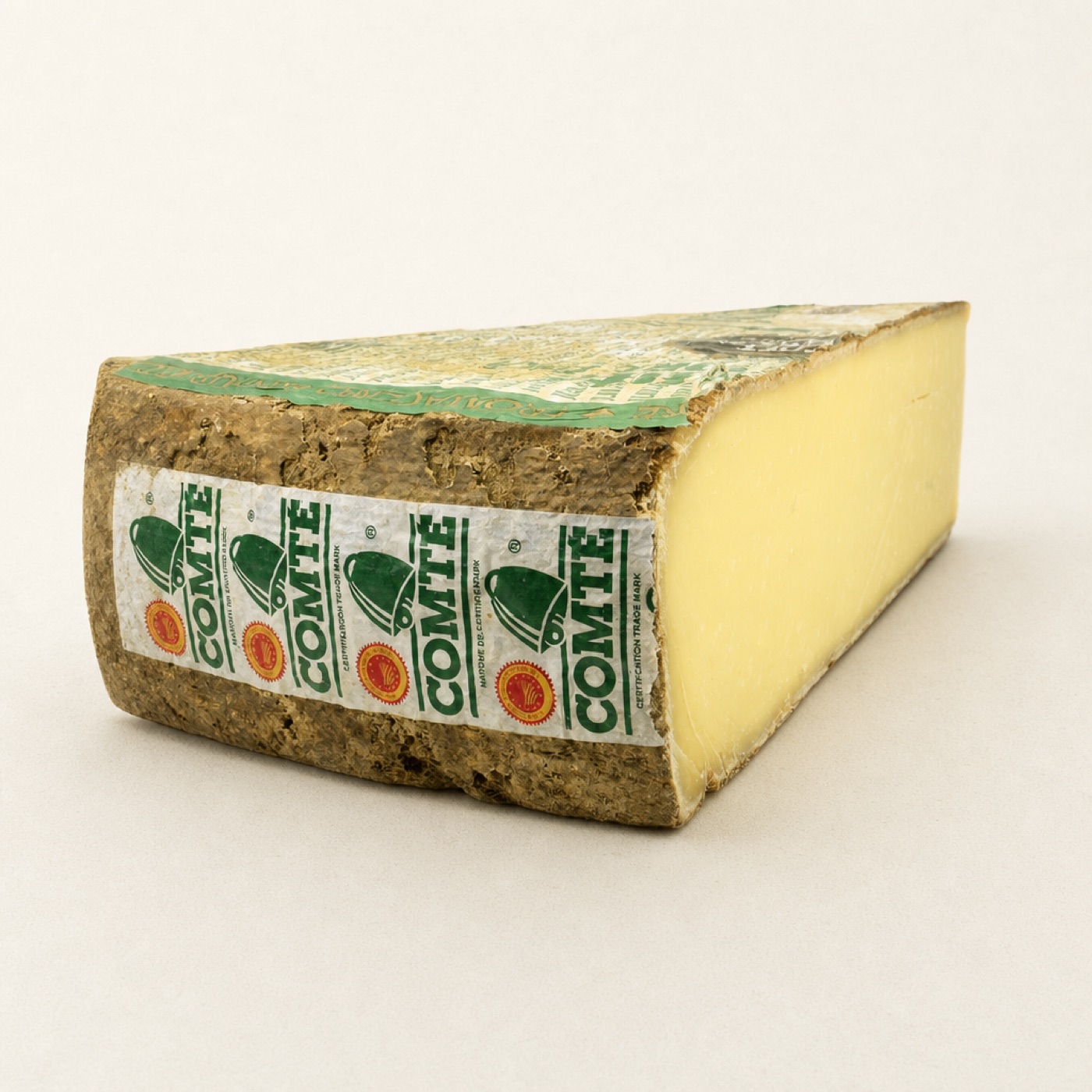 Comté Arnaud AOP, über 30 Monate gereift – Stück auf Sandbühne